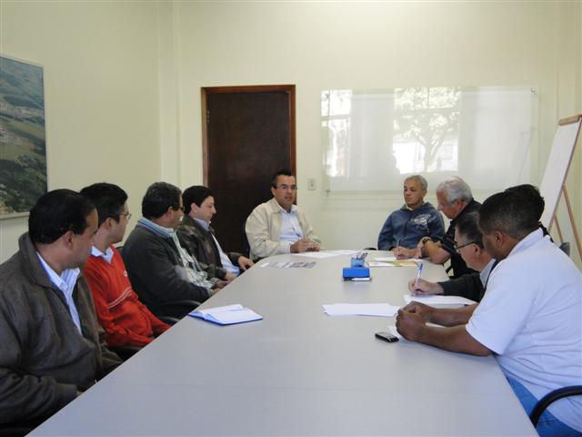 <b>Vereadores se reúnem com Prefeito para discutir problemas do município</b>