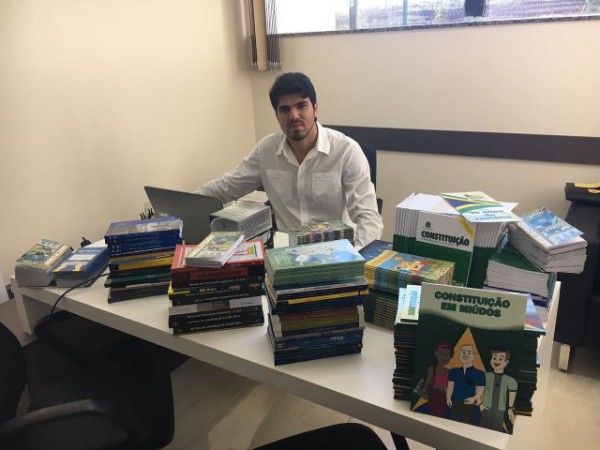 Biblioteca da Escola do Legislativo de Paraíso recebe os primeiros exemplares