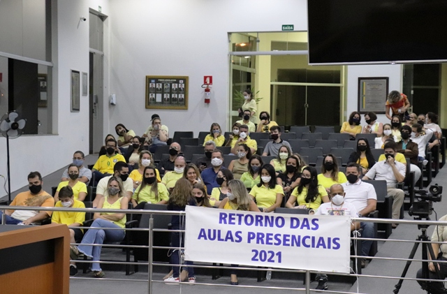 Tribuna Livre: pais demandam na Câmara retorno das aulas presenciais em 2021