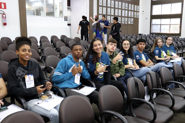 Jovens de Paraíso participam de Plenária Microrregional em Passos